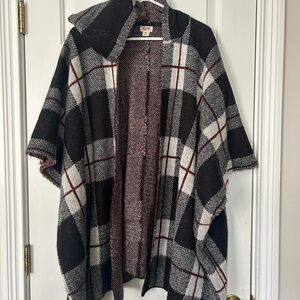 Mossimo Supply Co black/burgundy/cream Plaid
Hooded Open Poncho size S/M